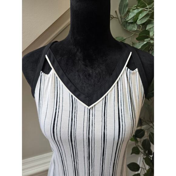 Candie's Blouse Top Women M White Black Striped Rayon Stretch V Neck Sleeveless - Picture 10 of 11